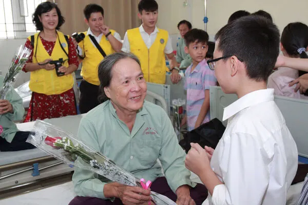 Tình Người lan tỏa các nét văn hóa trí tuệ tại Bệnh viện E Hà Nội
